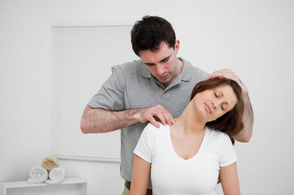Therapeutic cervical massage to relieve pain in cervical osteochondrosis